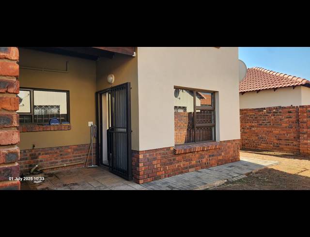 3 BEDROOM TOWNHOUSE FOR SALE IN WATERVAL EAST